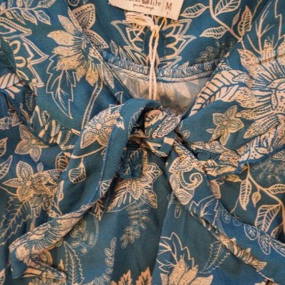 NEW Natural Life Short Sleeve Floral Cropped Top Blue Womens Size Medium - Picture 4 of 8